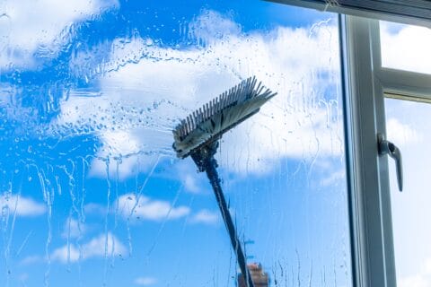 an,easy,reach,window,cleaning,brush,cleaning,a,window,of